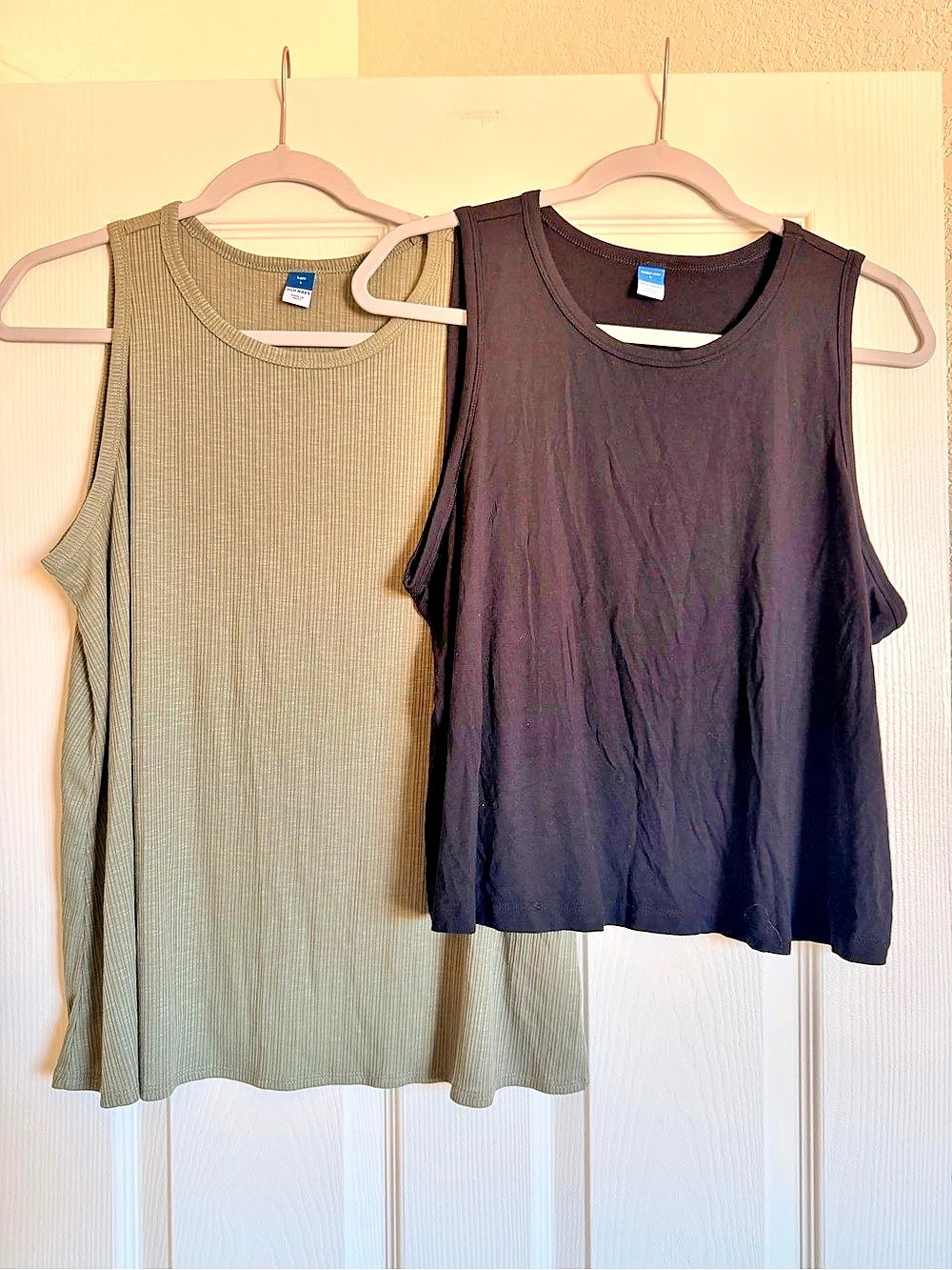 Old Navy Lot of 2 Tank Top Shirts Bundle Black & Olive Green Large New